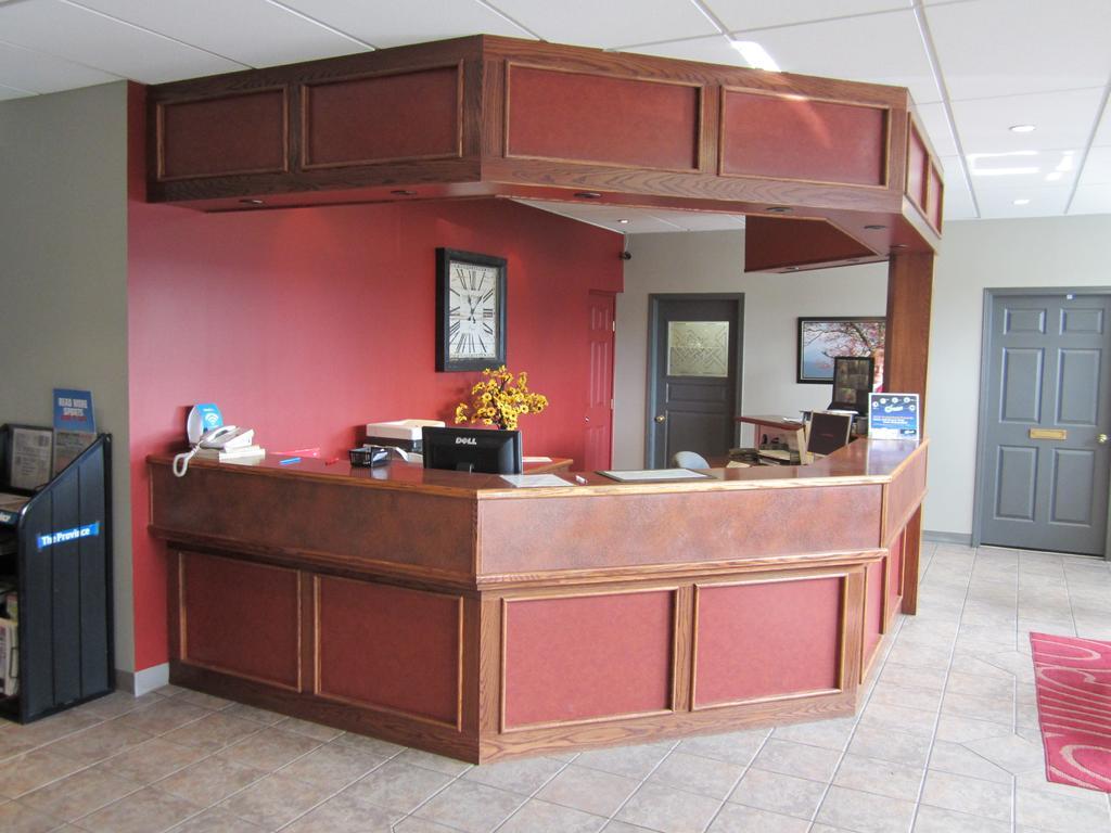 Ramada by Wyndham Williams Lake Bagian luar foto