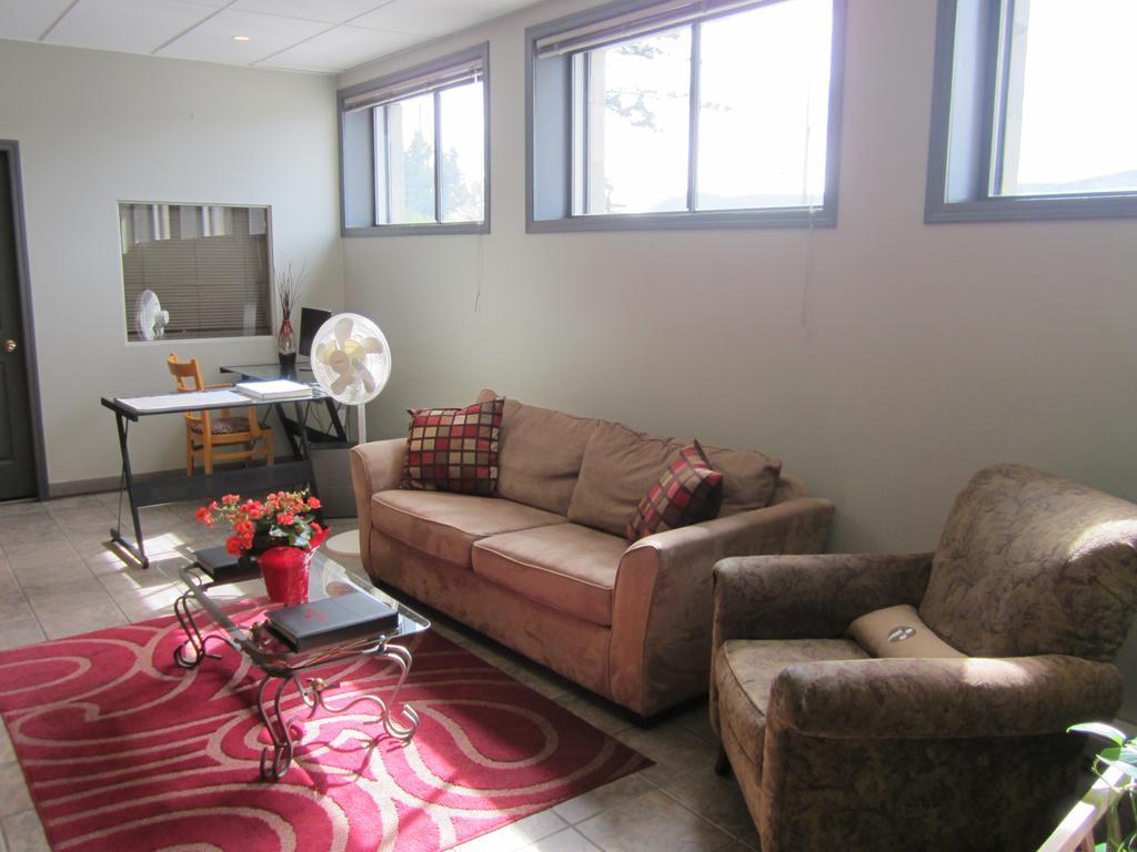 Ramada by Wyndham Williams Lake Bagian luar foto