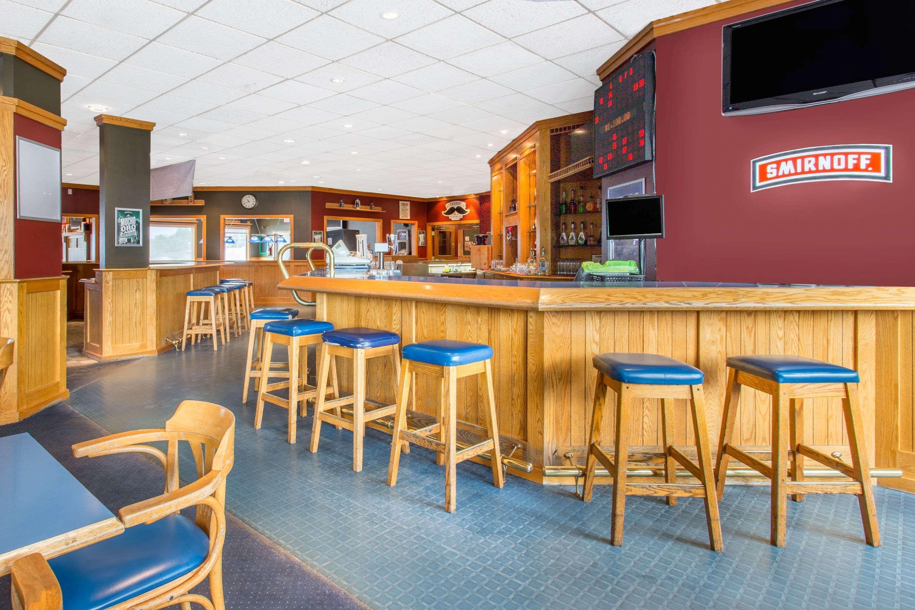 Ramada by Wyndham Williams Lake Bagian luar foto